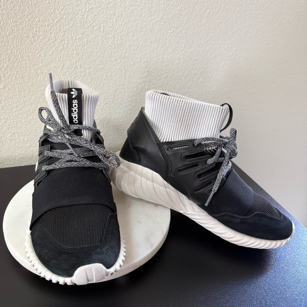 Adidas Black Tubular Doom 'Yin Yang' Sneaker’s Men’s Size 7.5 - Picture 2 of 7